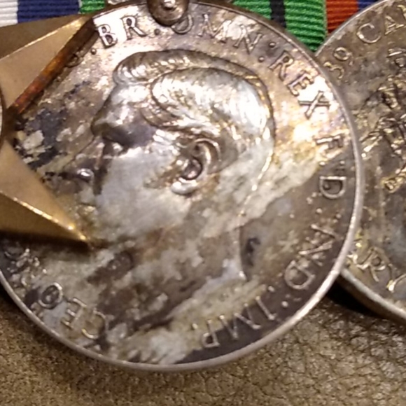 Set of 5 WW2 Canadian military medals - Picture 5 of 6